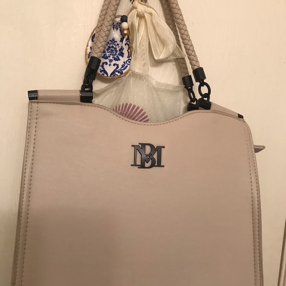 Badgley Mischka Handbags - Gorgeous Badgley Mischka bag ❤️